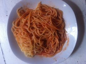 Spaghetti mit Tomaten-Sahnesauce | Hochgeladen von: krawalla1