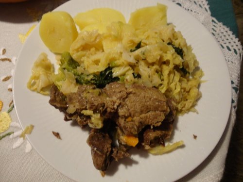 Suppenfleisch mit Wirsing und Salzkartoffeln | Hochgeladen von: reg.
