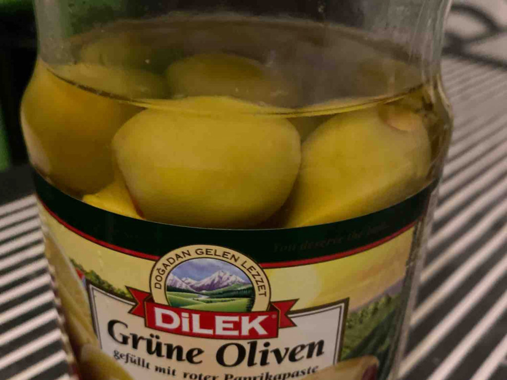 grüne Oliven,  groß, Gefüllt mit roter Paprikapaste von Brita | Hochgeladen von: Brita