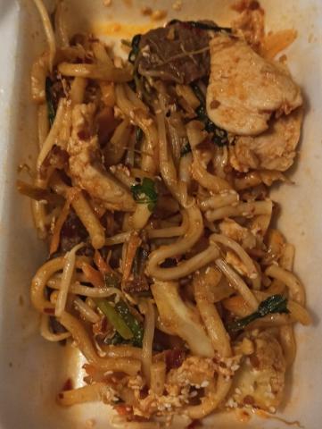 vietnamesisches Rindfleisch , mit udon Nudeln und buntem Gemüse von mariposaalemana | Hochgeladen von: mariposaalemana
