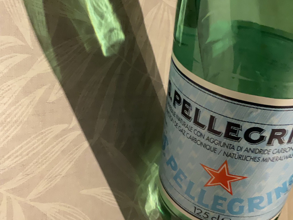 San Pellegrino, Mineralwasser mit Gas von swisslady52 | Hochgeladen von: swisslady52 San Pellegrino, Mineralwasser mit Gas von swisslady52 | Hochgeladen von: swisslady52