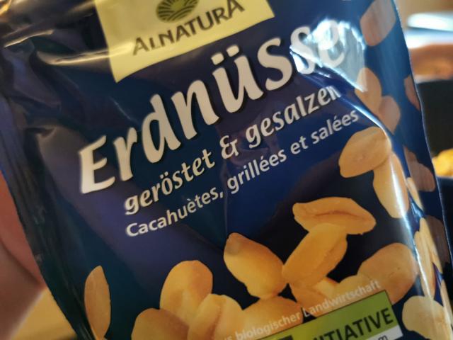 Erdnüsse, geröstet & gesalzen by cannabold | Uploaded by: cannabold