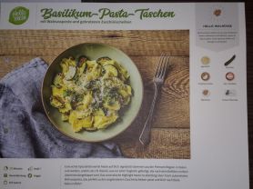 Basilikum-Pasta-Taschen mit Walnusspesto und gebratenen Zucc | Hochgeladen von: Michael175