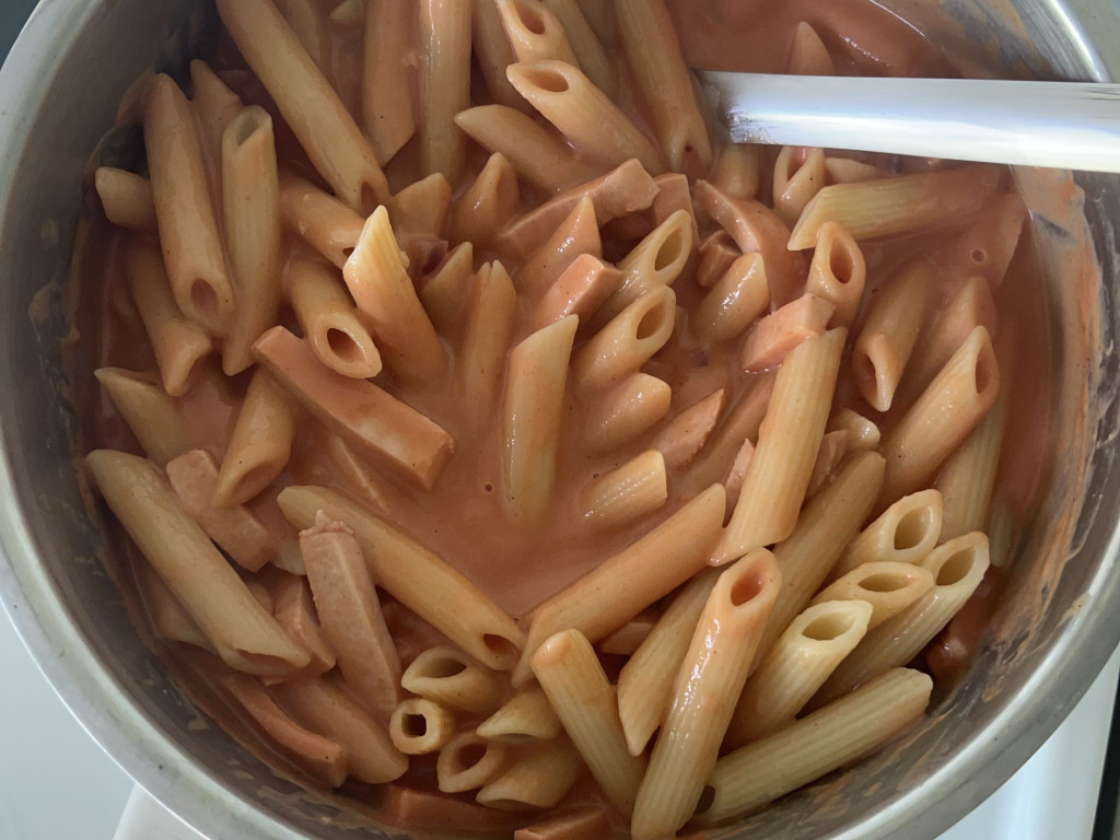 Nudeln mit Tomatensoße und Geflügelwurst von Elisaprang | Hochgeladen von: Elisaprang Nudeln mit Tomatensoße und Geflügelwurst von Elisaprang | Hochgeladen von: Elisaprang