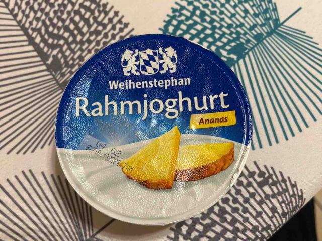 Weihenstephan Rahmjoghurt Ananas by AdrianSawatzky | Hochgeladen von: AdrianSawatzky