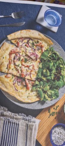 Elsässer Flammkuchen mit Speck, Dazu Feldsalat mit Preiselbeer-D | Hochgeladen von: SaphirA(ndrea)