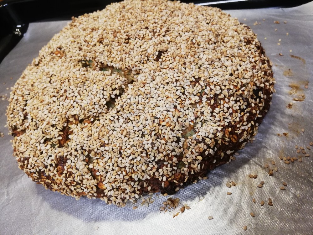 Sesam-Rucola-Brot, mit getrockneten Tomaten von Schafgesang | Hochgeladen von: Schafgesang