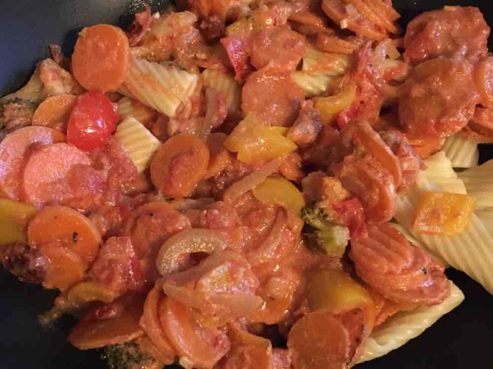 Tomatensauce mit Gemüse und Saurer Sahne von JDP | Hochgeladen von: JDP