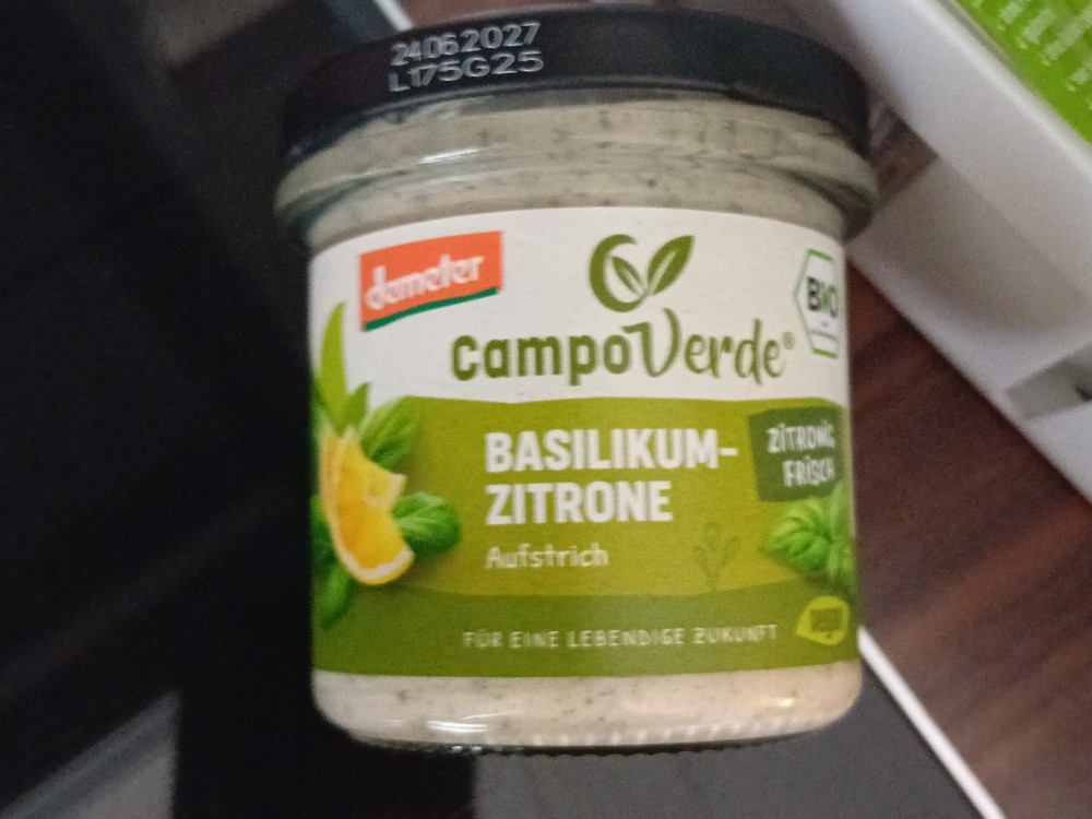 Hochgeladen von: caroquiii