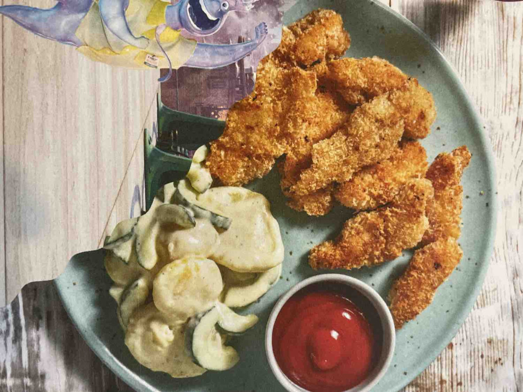 Knusprige Surf-Stäbchen im Gurke-Kartoffel-Meer, dazu Ketchup vo | Hochgeladen von: Nurilicious