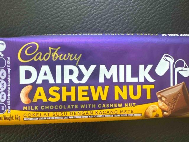 cadbury Dairy Milk  Cashew Nut von mottenprinzessin | Hochgeladen von: mottenprinzessin