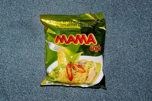 MAMA Oriental Style Instant Noodles Green Curry Flavour | Hochgeladen von: fotomiezekatze