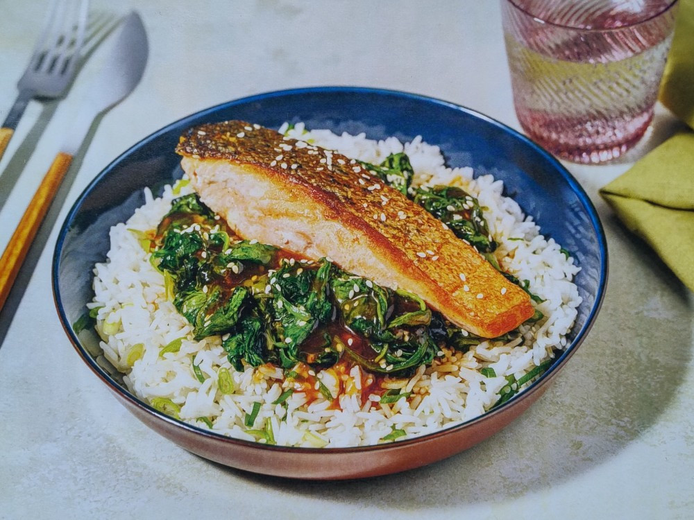 Lachs mit Spinat in süß-saurer Aprikosensoße, auf Sesam-Reis von | Hochgeladen von: SadSummerRendezvous Lachs mit Spinat in süß-saurer Aprikosensoße, auf Sesam-Reis von | Hochgeladen von: SadSummerRendezvous