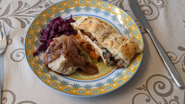 Vegetarischer Wellington auf Pastinaken-Maronen-Püree, dazu Rotk | Hochgeladen von: kathi400