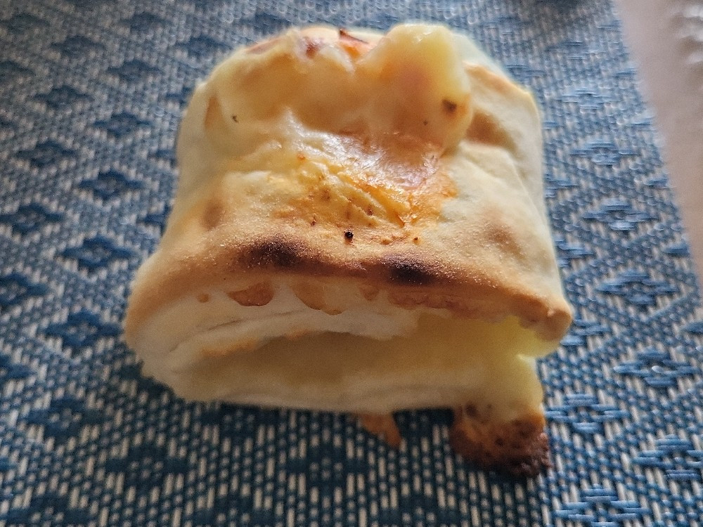 Pizzabrötchen (gefüllt mit Käse) von Heike Uellenberg | Hochgeladen von: Heike Uellenberg Pizzabrötchen (gefüllt mit Käse) von Heike Uellenberg | Hochgeladen von: Heike Uellenberg