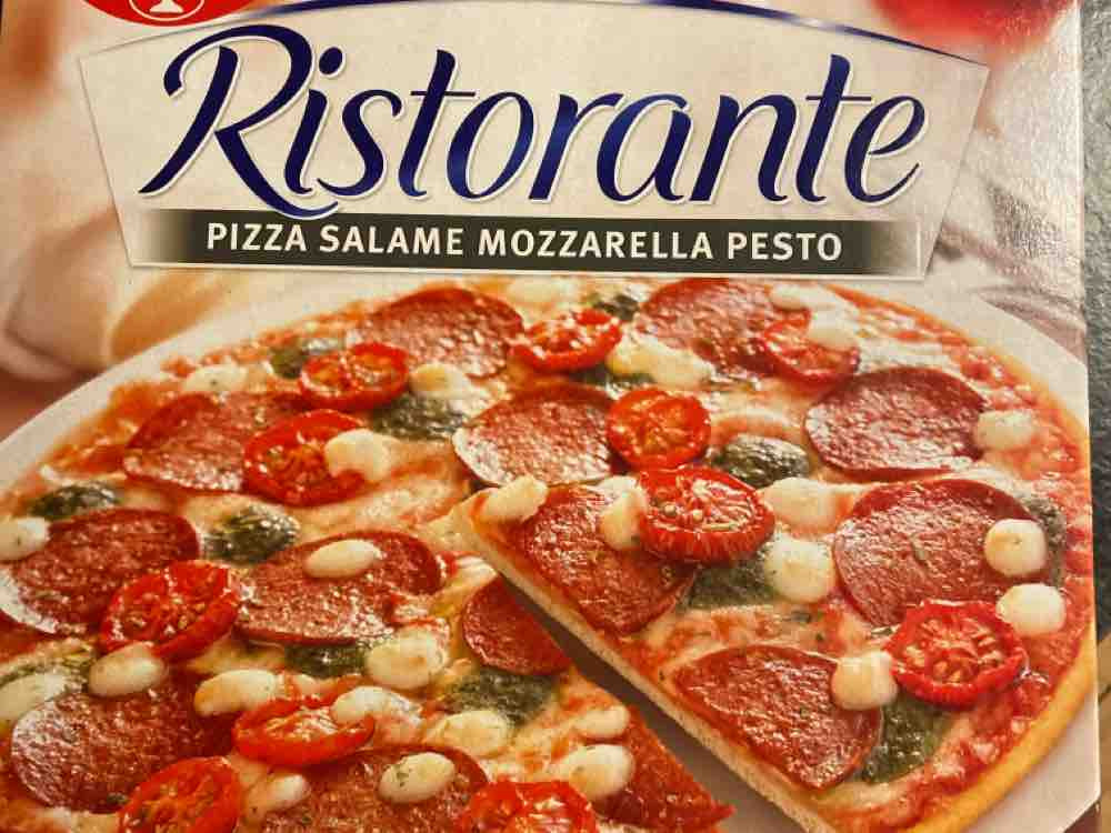 Pizza, Salame Mozzarella Pesto von carinalarissa | Hochgeladen von: carinalarissa