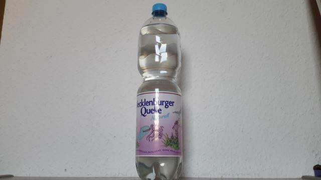 Natürliches Mineralwasser still | Hochgeladen von: MaxWegenerOfficial