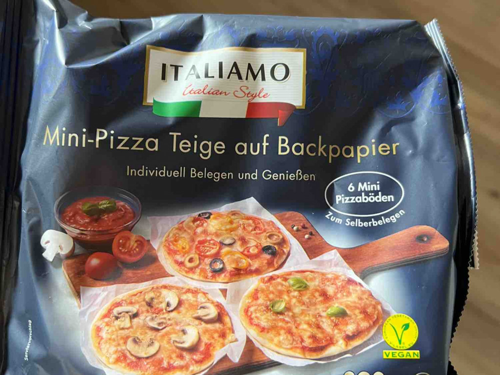mini pizza teige, Auf Backpapier von alexandra.habermeier | Hochgeladen von: alexandra.habermeier