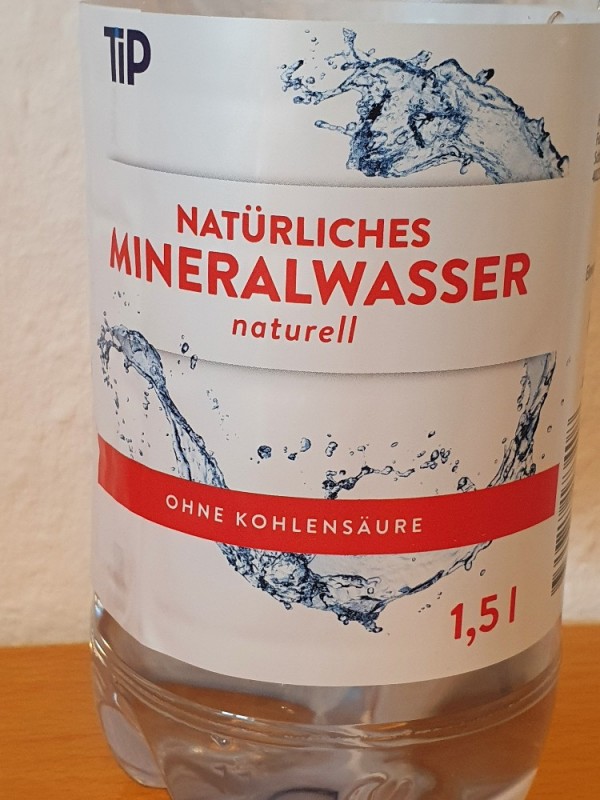 Natürliches Mineralwasser naturell, Ohne Kohlensäure von DOROshr | Hochgeladen von: DOROshredded