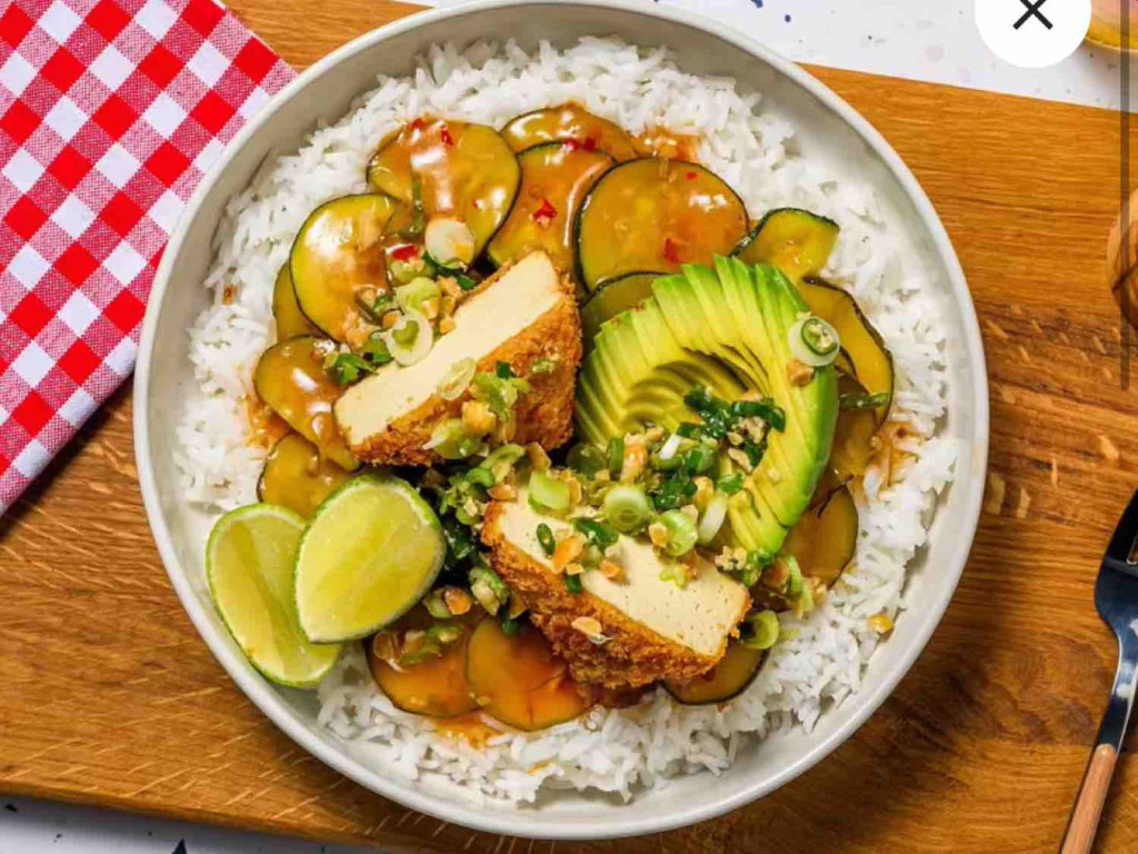 Tofu-Katsu-Bowl mit Avocado, Limetten-Erdnuss-Gremolata & Sw | Hochgeladen von: clairestw