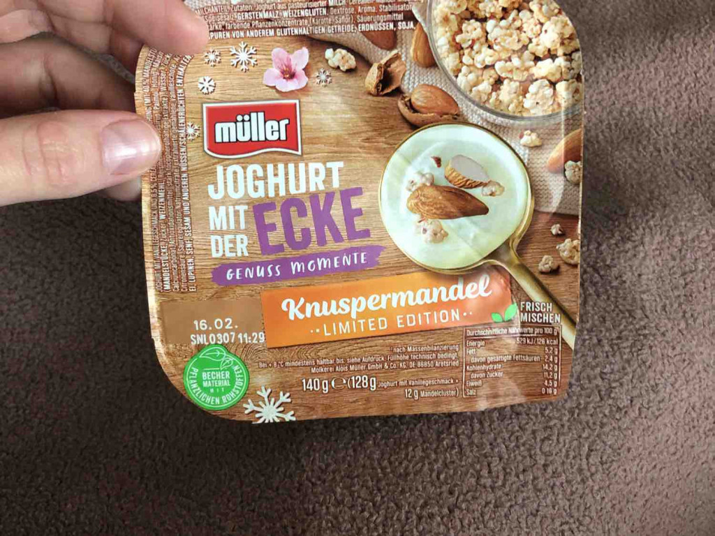 Joghurt mit der Ecke. Knuspermandel von Klammeraffe | Hochgeladen von: Klammeraffe
