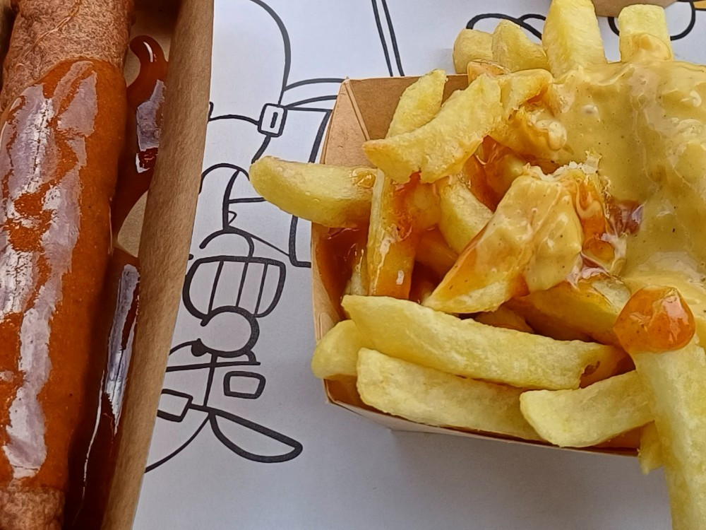 Frikandel mit Röstzwiebel und Pommes Frites von Mao75 | Hochgeladen von: Mao75