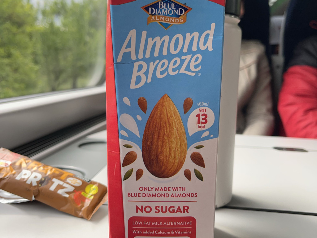 Almond breeze von Solaris24 | Hochgeladen von: Solaris24 Almond breeze von Solaris24 | Hochgeladen von: Solaris24