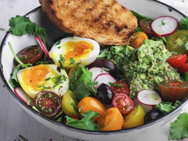 Guacamole Salat Bowl mit knusprigem Brot von sak28 | Hochgeladen von: sak28