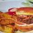 Beyond Burger mit Onion Rings und Tomate, dazu knusprige Kartoff | Hochgeladen von: mgt.24