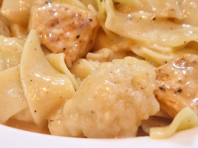 White Chicken pasta, mit Bandnudeln von Conny S. | Hochgeladen von: Conny S. White Chicken pasta, mit Bandnudeln von Conny S. | Hochgeladen von: Conny S.