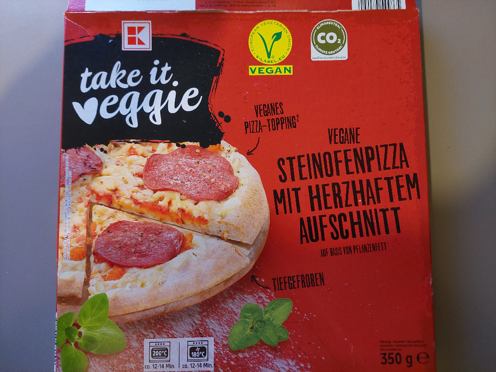 Vegane Steinofenpizza mit herzhaftem Aufschnitt, take it veggie  | Hochgeladen von: padawan