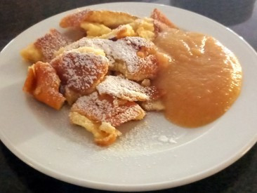 Kaiserschmarrn mit Apfelmus, Standard 3,90 € von i bims | Hochgeladen von: i bims Kaiserschmarrn mit Apfelmus, Standard 3,90 € von i bims | Hochgeladen von: i bims