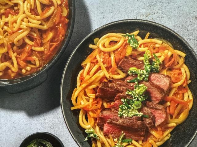 Rindersteak auf Udon-Nudeln in scharfer Ingwer-Soja Soße von Ale | Hochgeladen von: AlexanderTo Rindersteak auf Udon-Nudeln in scharfer Ingwer-Soja Soße von Ale | Hochgeladen von: AlexanderTo