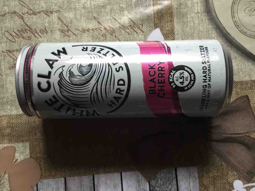 Sparkling Hard Seltzer, Black Cherry von stellalost | Hochgeladen von: stellalost