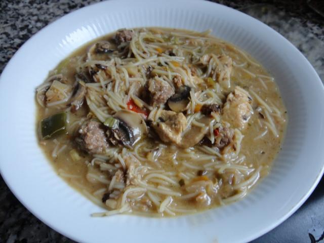 Chinesische Suppe Suan La Tang, Eier, Tofu und Pilze | Hochgeladen von: reg.