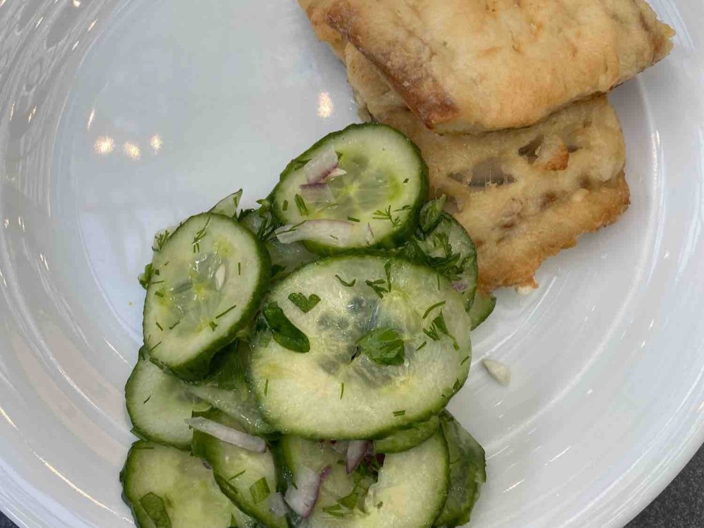 gebratenes Seelachsfilet an Gurken-Dill-Salat von s.wilkens | Hochgeladen von: s.wilkens
