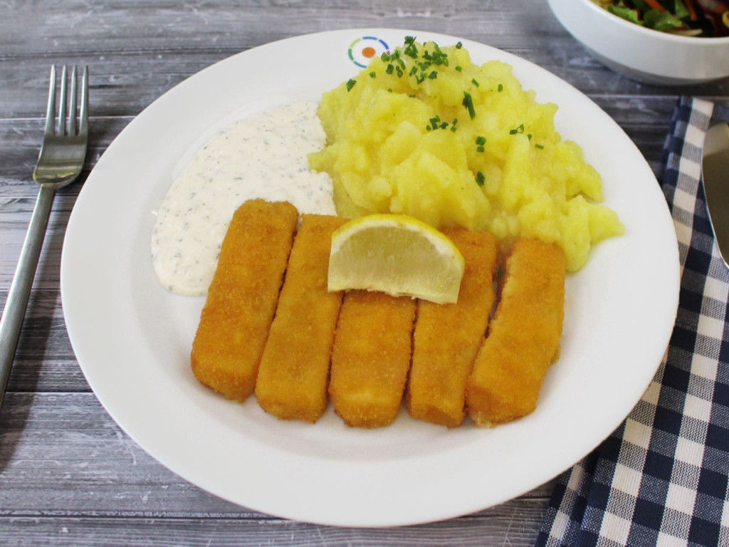 Fischstäbchen mit Remouladensauce und Kartoffelsalat Mensa Vaihi | Hochgeladen von: JLI Fischstäbchen mit Remouladensauce und Kartoffelsalat Mensa Vaihi | Hochgeladen von: JLI