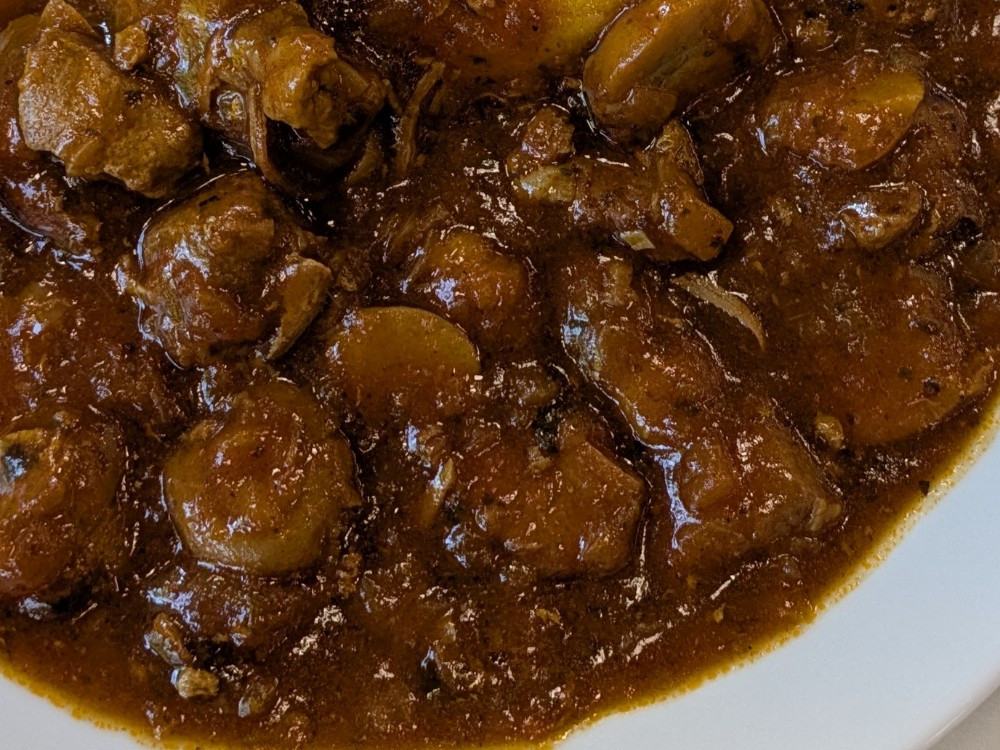 Putengulasch mit Champignons und Kräutern von yvettehummel@googl | Hochgeladen von: yvettehummel@googlemail.com Putengulasch mit Champignons und Kräutern von yvettehummel@googl | Hochgeladen von: yvettehummel@googlemail.com