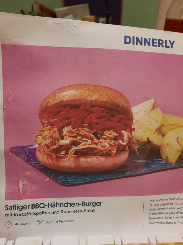 saftiger BBQ  Hähnchen  Burger, mit Kartoffelspalten und rote Be | Hochgeladen von: susi80