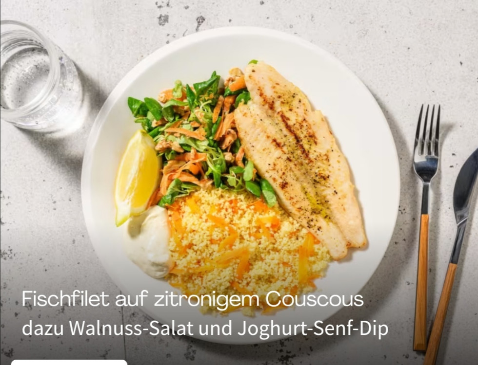 Fischfilet auf zitronigem Couscous, dazu Walnuss-Salat und Joghu | Hochgeladen von: sebastian_grossherr