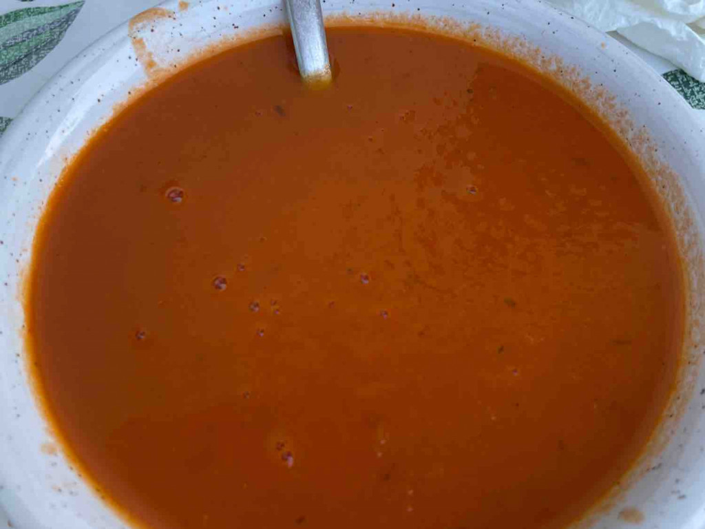 tomato soup, basil by Bibiannnot | Hochgeladen von: Bibiannnot
