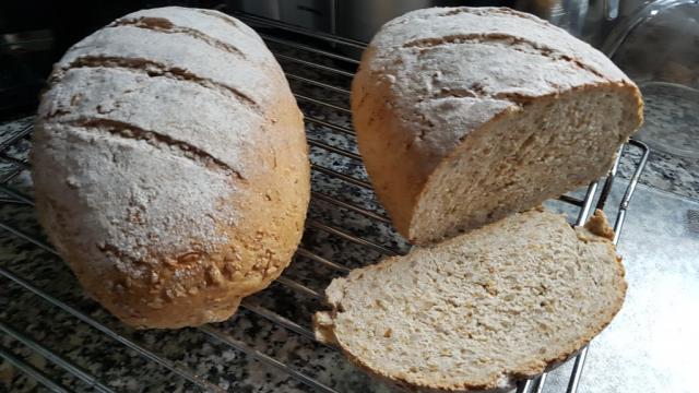  RoggenVK/DinkelVK/Weizen-Sauerteig-Mischbrot, mit Leinsaat  | Hochgeladen von: reg.