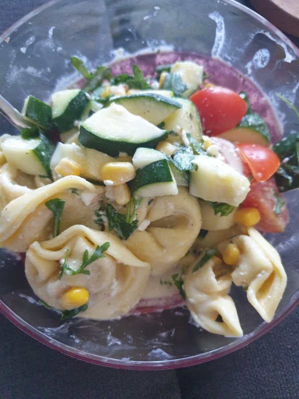 Bunter Tortellinisalat von Tschick | Hochgeladen von: Tschick