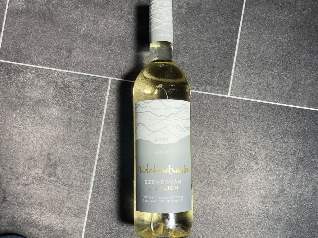 Mädchentraube Szekérvár lieblich, Weißwein von marv2206 | Hochgeladen von: marv2206 Mädchentraube Szekérvár lieblich, Weißwein von marv2206 | Hochgeladen von: marv2206