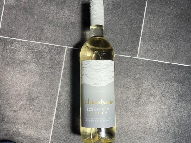 Mädchentraube Szekérvár lieblich, Weißwein von marv2206 | Hochgeladen von: marv2206 Mädchentraube Szekérvár lieblich, Weißwein von marv2206 | Hochgeladen von: marv2206
