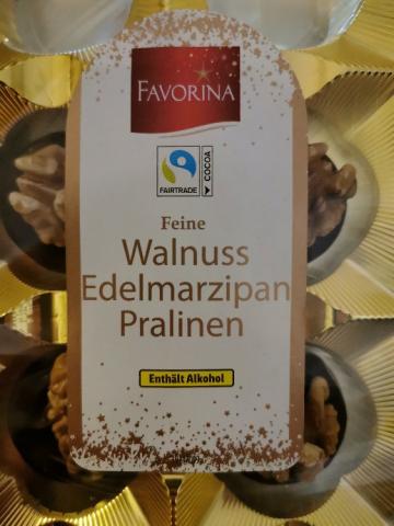 Edelmarzipan-Walnuss-Pralinen, dunkle Schokolade von Diana4988 | Hochgeladen von: Diana4988