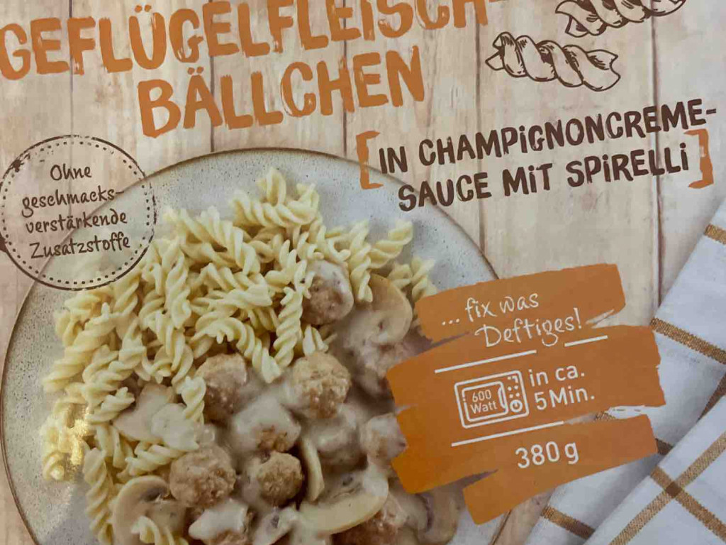 Geflügelfleischbällchen, in Champignoncremesauce mit Spirelli vo | Hochgeladen von: whale