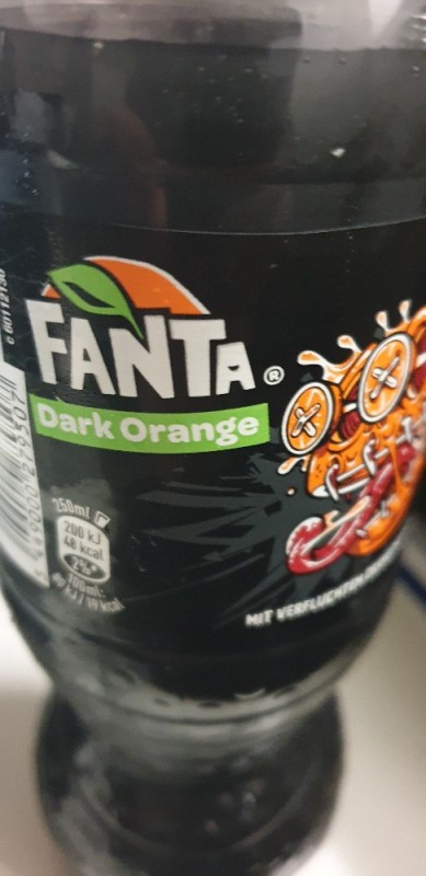 Fanta  Dark Orange, kalorienarmes  Erfrischungsgetränk von Masse | Hochgeladen von: Massenbach