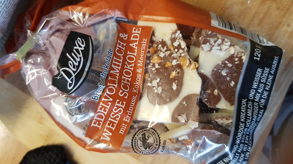 Bruchschokolade Edelvollmilch & Weiße Schokolade, mit Erdnus | Hochgeladen von: samako
