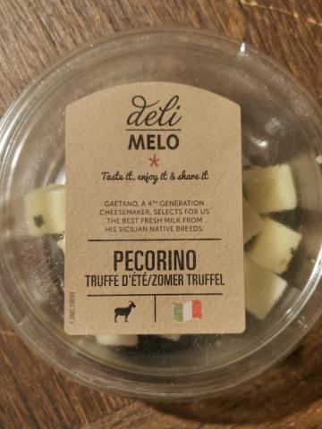 Pecorino Käsewürfel, mit Sommertrüffel von Stella Falkenberg | Hochgeladen von: Stella Falkenberg